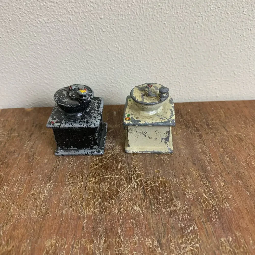 Vintage 1950's Cast Iron Coffee Grinder‎ Salt and Pepper Shakers